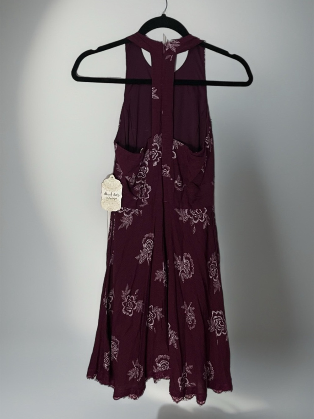 🌺 NWT Altar'd State Backless Dress~Women’s Sz XS~Wine w/ White Floral Design - Picture 3 of 6